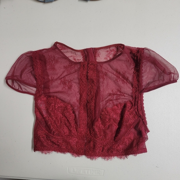 Victoria's Secret Cap Sleeve Unlined Lace bra Top - Picture 5 of 9
